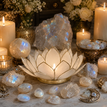 Load image into Gallery viewer, Gemstone Capiz Lotus - Pearl