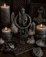 Load image into Gallery viewer, Freya Goddess Statue (Love, Cats, Seer, War)
