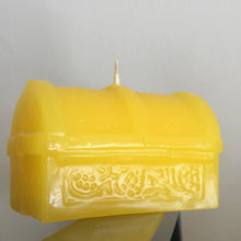 Load image into Gallery viewer, Golden Treasure Chest Fixed Candle (Success, Wealth, Attraction, Achievement)
