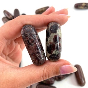 Garnet Palm Stone (Perceptions, Removes Behaviors and Ideas, Self-Confidence, Commitment, Devotion, Understanding)